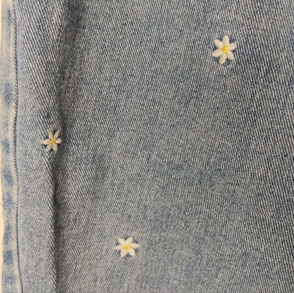Pacsun light wash denim with embroidered flowers size 25 - Picture 3 of 5